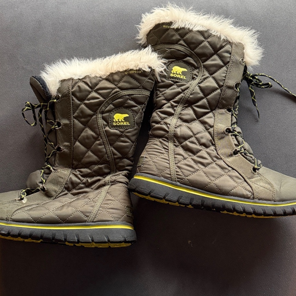 Sorel Women's Quilted Winter Boots - Olive and Black